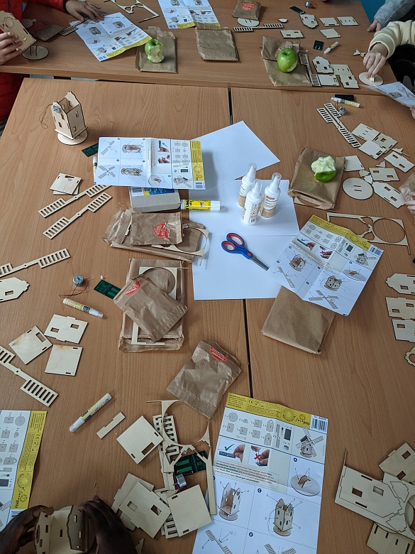 Wir basteln Solarwindmühlen