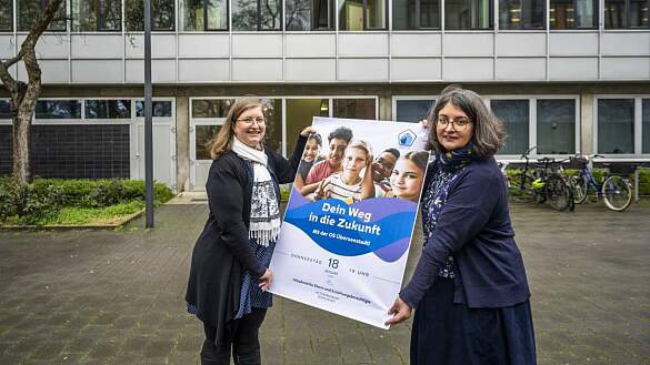 Hier im Bild sind zwei motivierte Gründungsbeauftragte zu sehen.